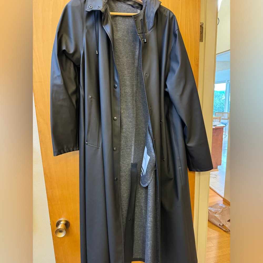 Mosebacke long rain coat - black, barely used